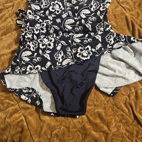 Draper James Faux Wrap Halter Swimsiit - Picture 3 of 8